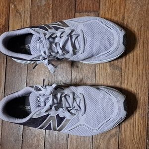 New Balance Mens Size 11 Response Sneakers